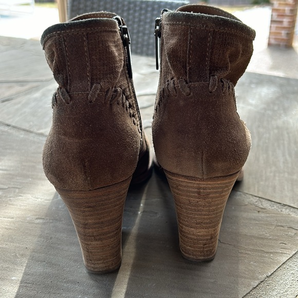 Aquatalia Italian Champagne Tan Suede Ankle Boots - Women’s size 40 or US 9 - Picture 4 of 13